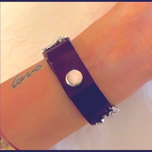 🌿 Silver & Gold Sparkly Beaded Bracelet w/ Button Leather Strap Closure - Picture 5 of 6